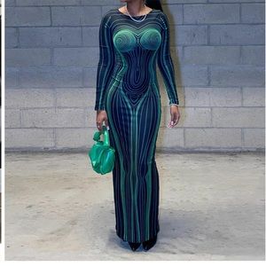 WAVE BODY PRINT MAXI DRESS